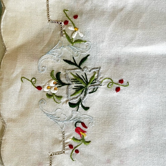 Vintage Floral Embroidered Scalloped Cotton Placemats,SET/4 - Picture 4 of 5